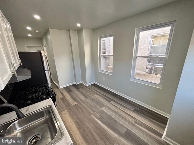 Building Photo - 223 S 49th St