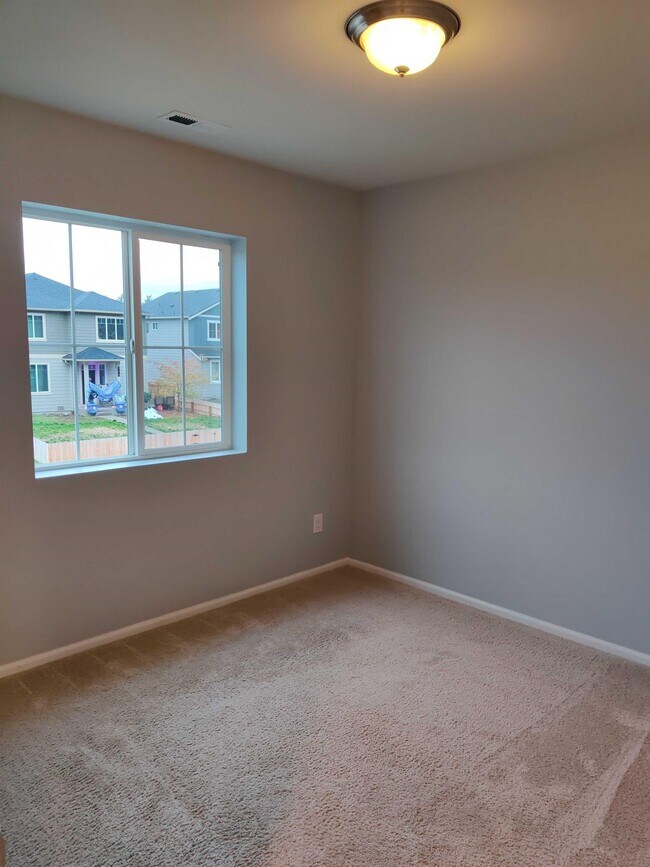 Building Photo - 308 Thyme Ave