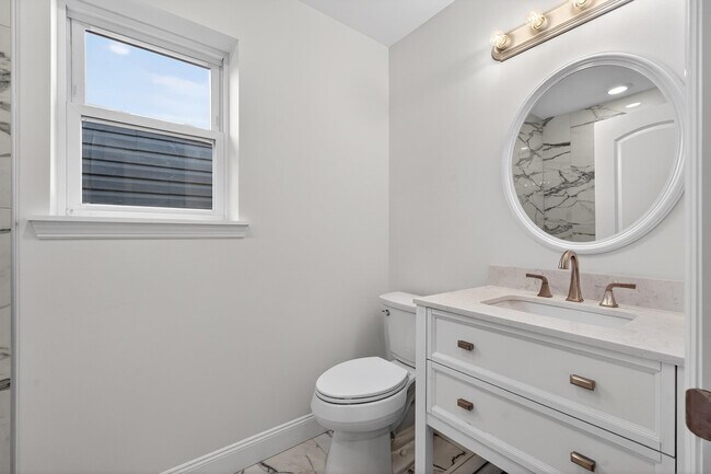 Building Photo - 40 E 5th St