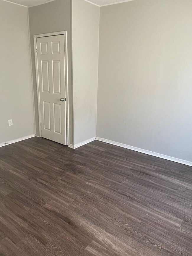 Building Photo - 3BR 1BA Home w/ Central A/C • W/D Hookups • Off-Street Parking in Memphis