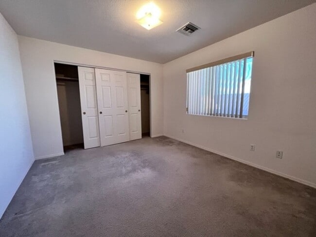 Building Photo - Silver Sands Community Home with fenced Yard 2BR plus bonus area