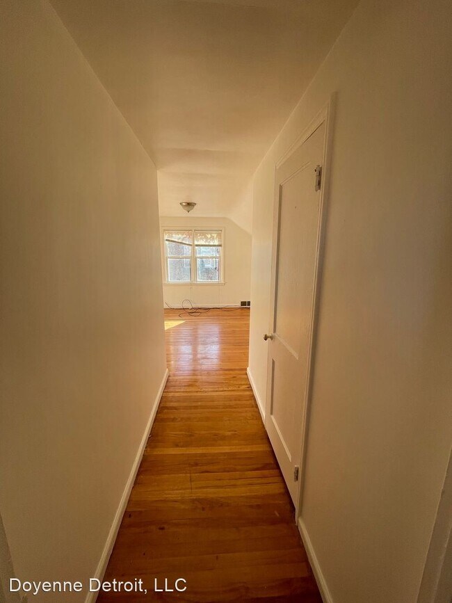 Building Photo - 3 br, 1 bath House - 18412 Glastonbury