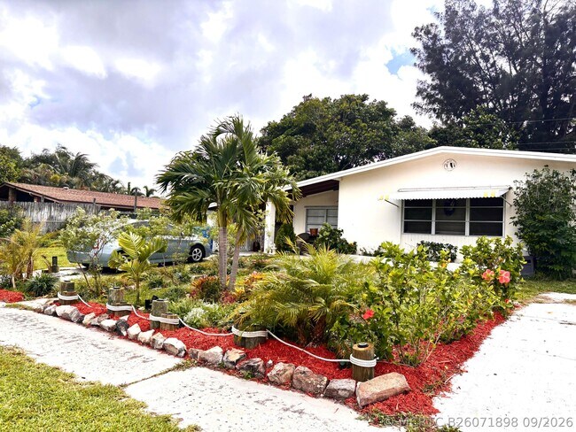 Building Photo - 609 S Arnold Ave