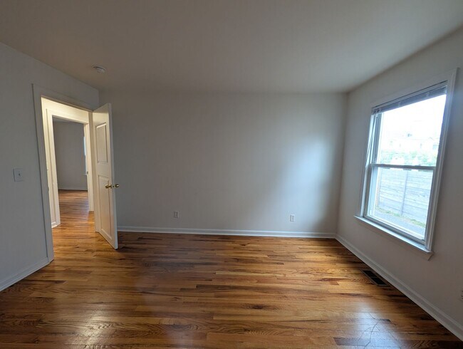 Building Photo - 511 Sewall Ave