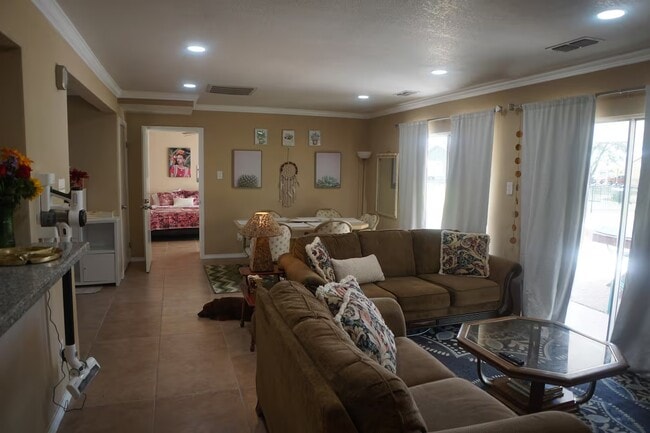 Building Photo - 14 53rd St SE