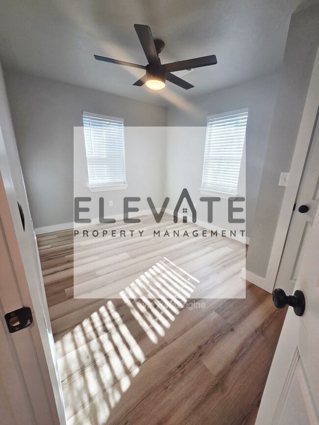 Building Photo - 2217 SW 49th St