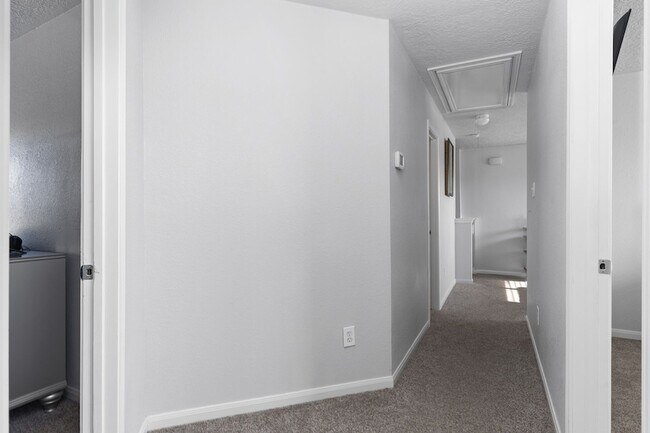 Building Photo - 29326 Legends Green Dr