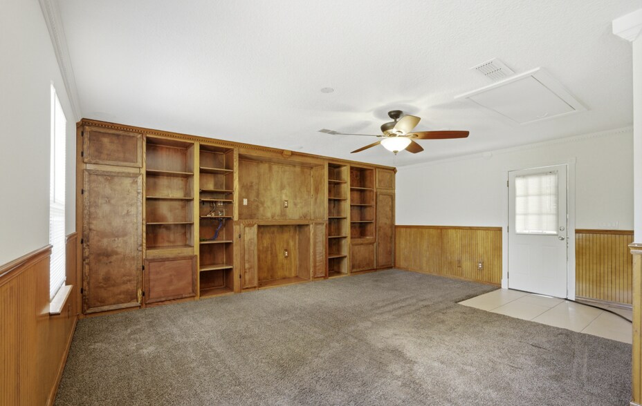 Building Photo - 2162 Saint Martins Dr E