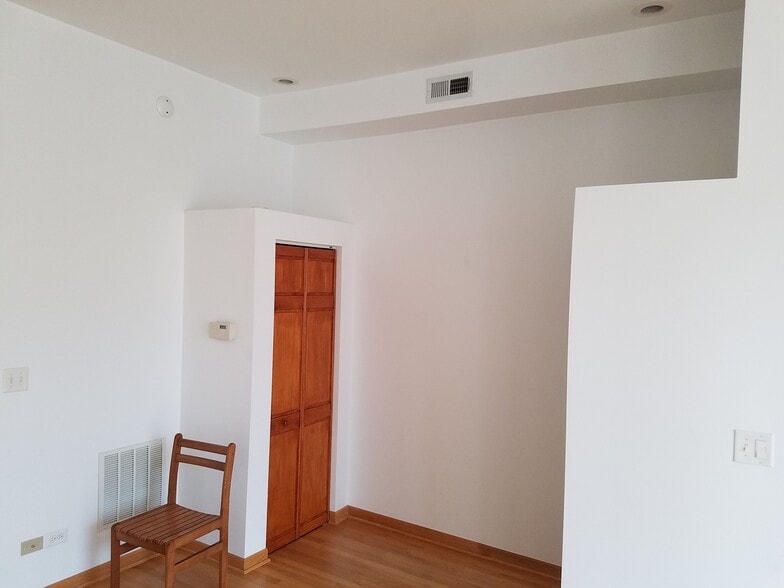 Building Photo - 1538 N Wood St