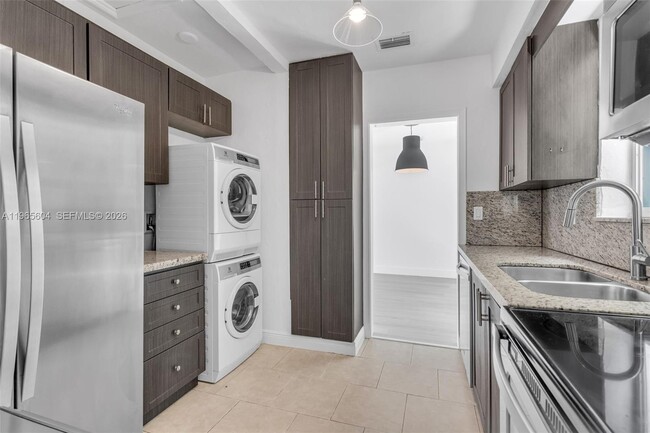 Building Photo - 2 Farrey Ln