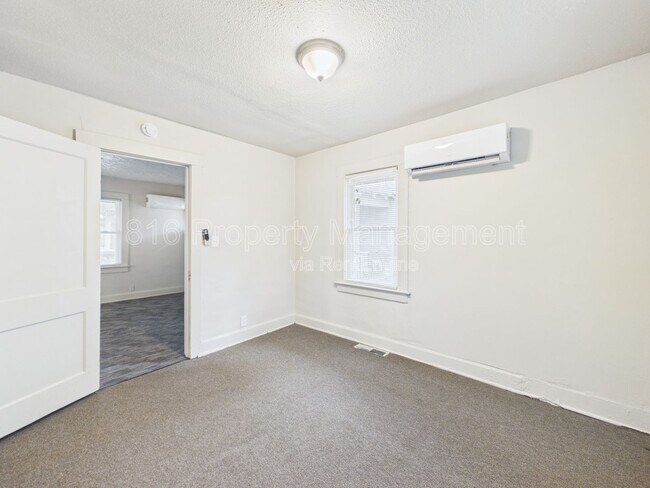 Building Photo - 4028 E 68th Terrace