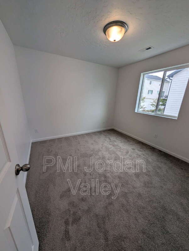 Building Photo - 2123 Wallflower Dr