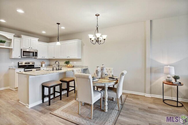 Building Photo - 2948 S Roth Ave