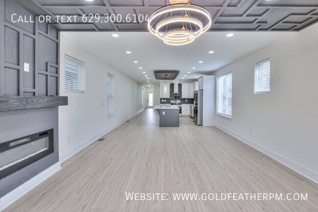 Building Photo - 402 E Trinity Ln