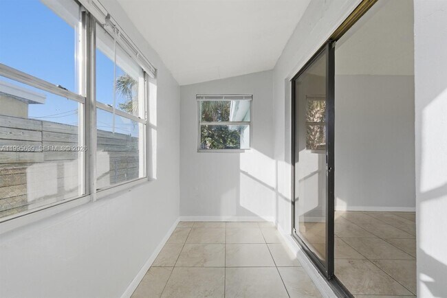 Building Photo - 533 NW 15th Way