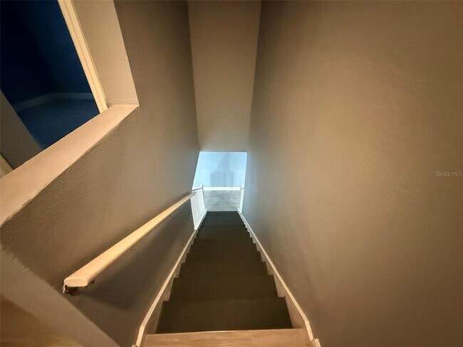 Building Photo - 1325 Lyonshire Dr