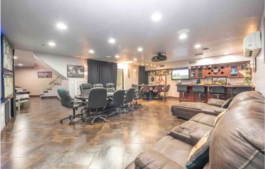 Casino to Bedroom 10 - 3160 Belcastro St