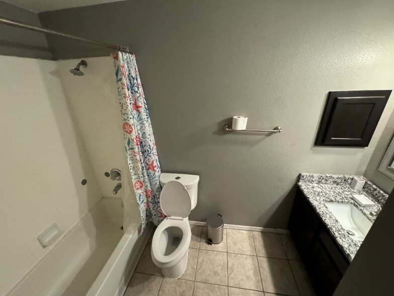 Building Photo - 128 Tierra Vista Dr