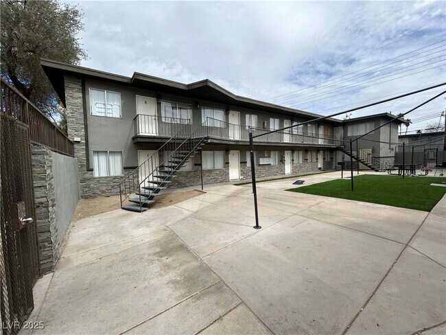 Building Photo - 2626 Lynnwood St