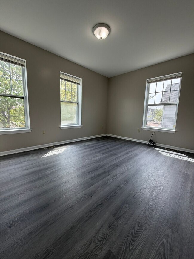 Building Photo - ??? MODERN 3BD & 1.5BATH HOUSE WALKING DISTANCE TO TEMPLE UNIVERSITY!!! ???