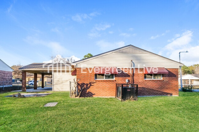 Building Photo - 3325 Cedar Springs Dr