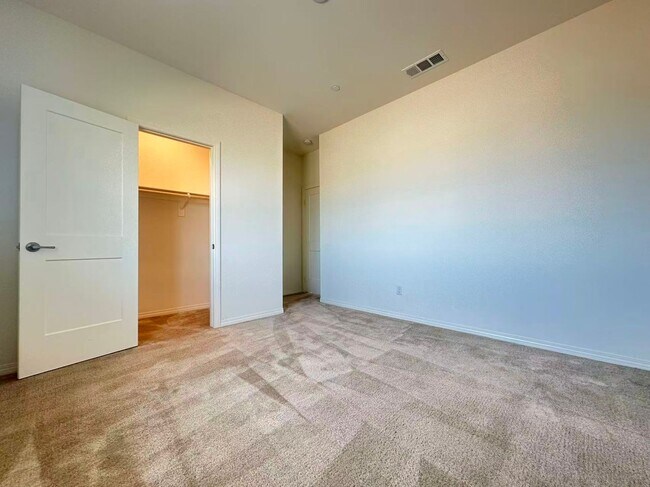 Building Photo - 4837 S Jordan Ave