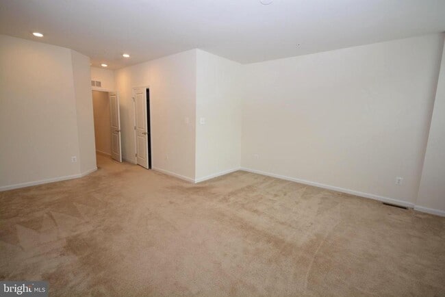 Building Photo - 5942 Leben Dr