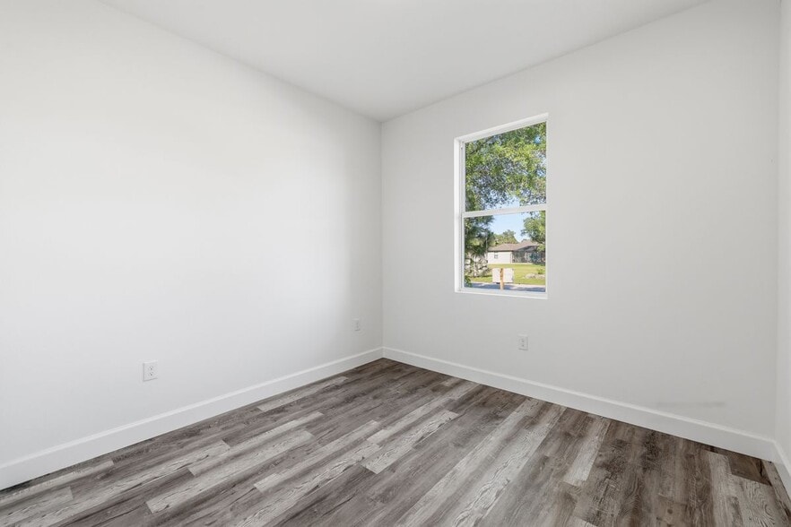 Building Photo - 10087 Amicola St