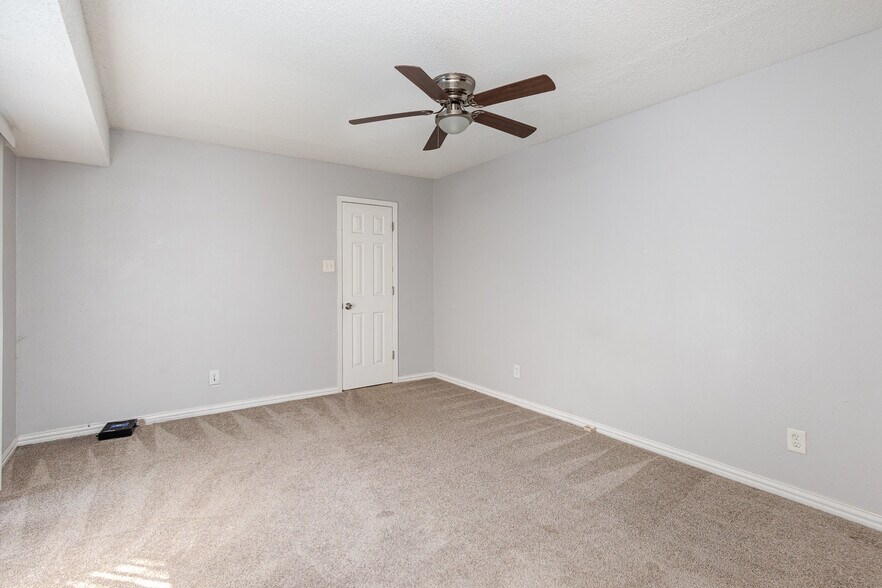 Building Photo - 4665 Country Creek Dr
