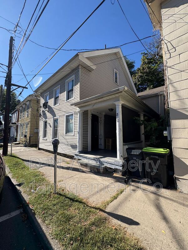 Primary Photo - 810 Monroe St