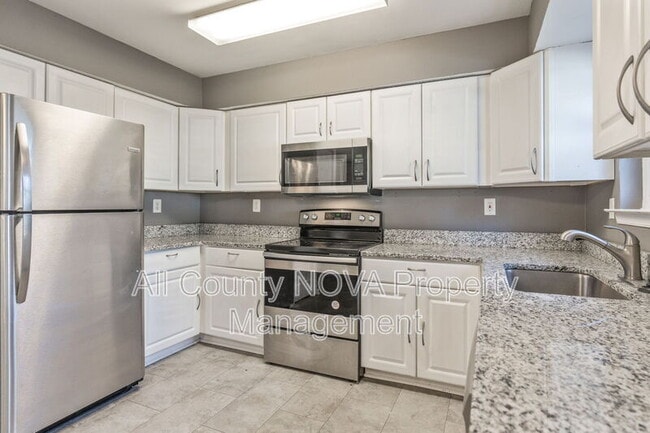 Building Photo - 6044 Sirenia Pl