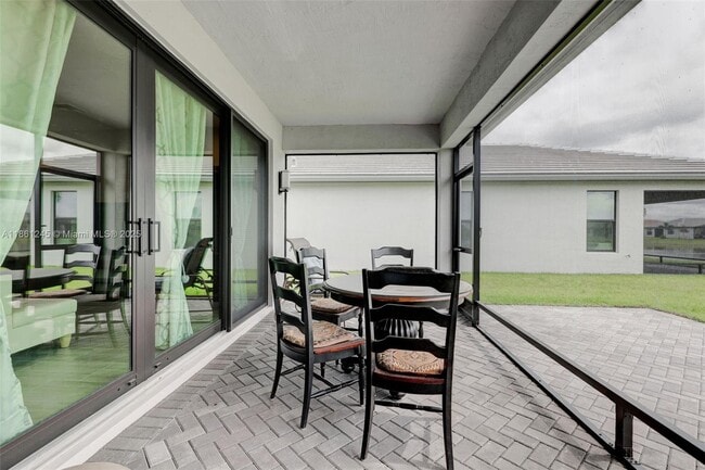 Building Photo - 11665 SW Marine Wy