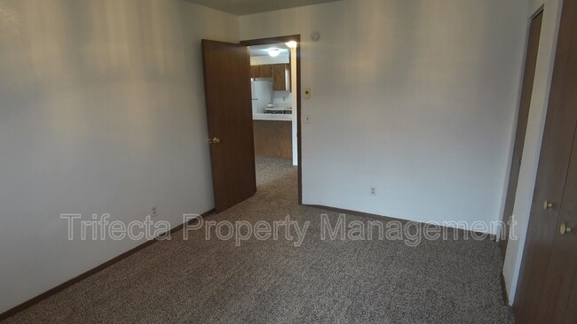 Building Photo - 4953 Basswood Dr