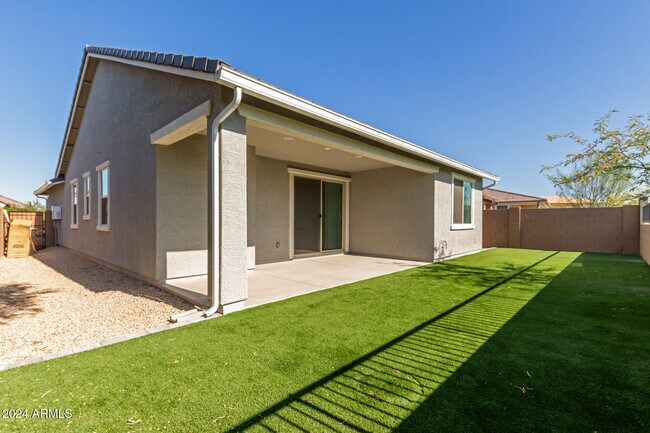 Building Photo - 8911 W Solano Dr
