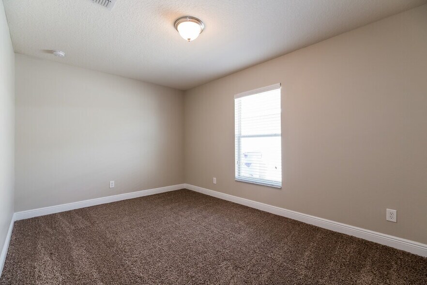 Building Photo - 2080 Antler Dr