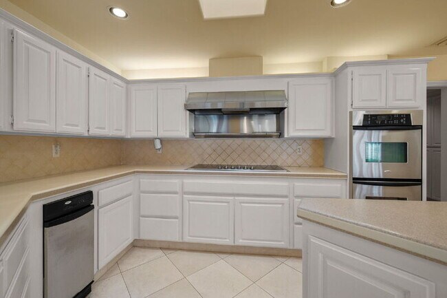 Building Photo - 18714 Bernardo Trails Dr