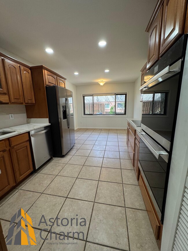 Building Photo - Spacious 5 Bedroom 3 Bath + Den Single Family Detached Home