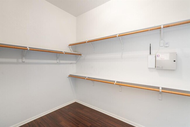 Building Photo - 1511 Weatherford Dr