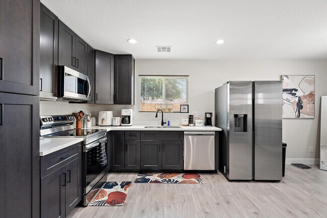 Building Photo - 3850 S 18th St