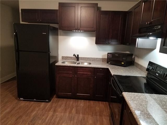 Building Photo - 710 E Coleman Ave