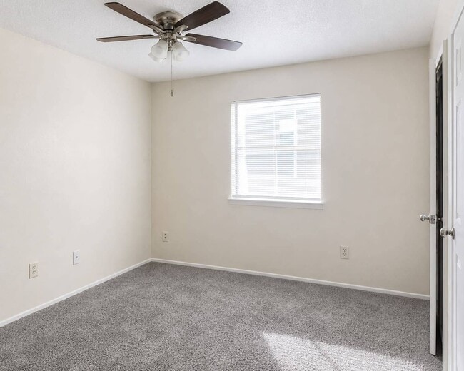Building Photo - 1224 Westway Cir