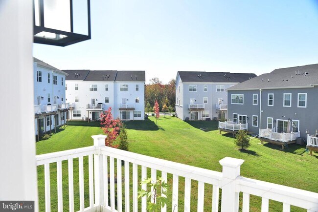 Building Photo - 214 Red Leaf Ln