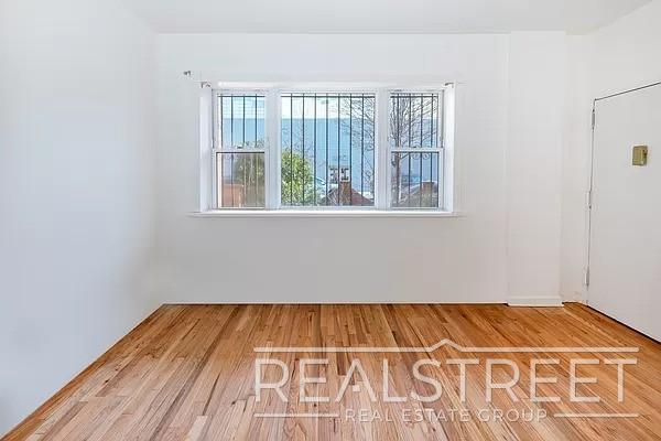 Building Photo - Bright & Modern 3BD/2BA Top-Floor Unit wit...