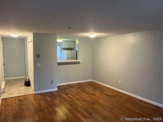 Building Photo - 181 Loomis Dr