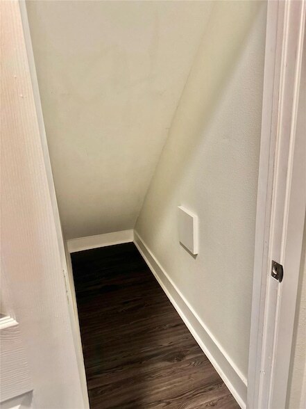 Building Photo - 935 La Posada Dr