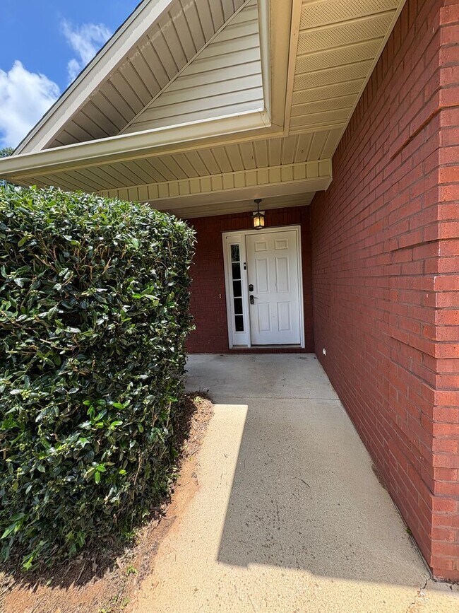 Building Photo - Hampton Place!