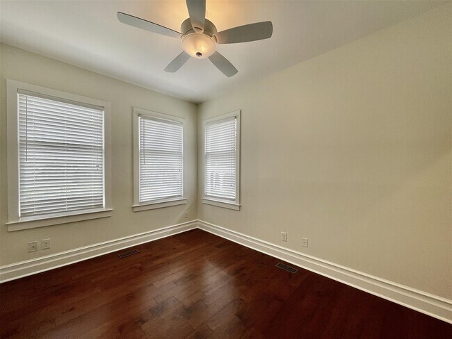 Building Photo - 160 Palmetto Rd