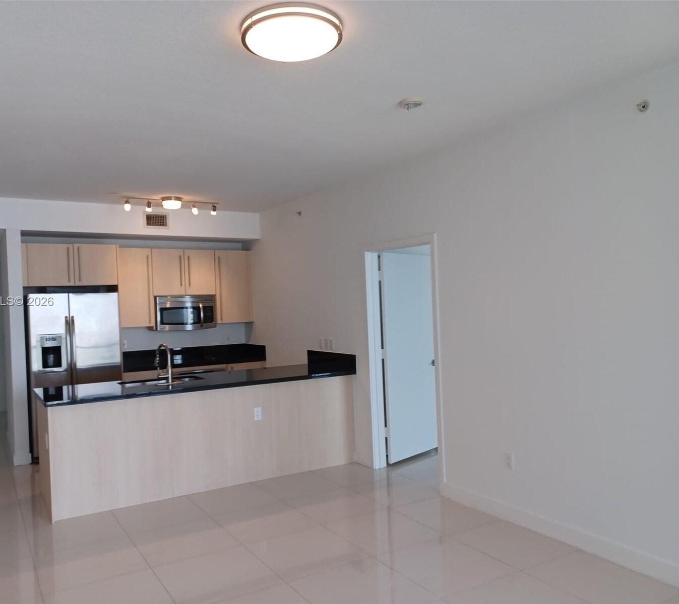 Building Photo - 1111 SW 1st Ave