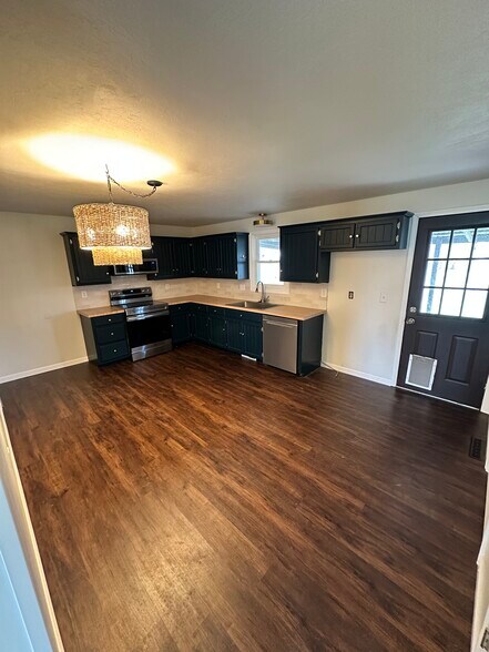 Building Photo - 413 W Elm St