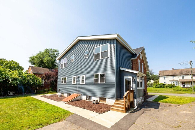 Building Photo - 81 Main St